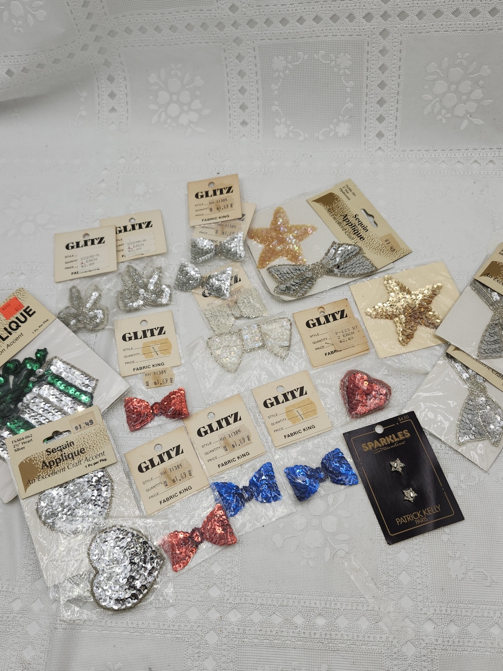 Lot Of Vintage Christmas Sequin Bead Bow Applique Present Star